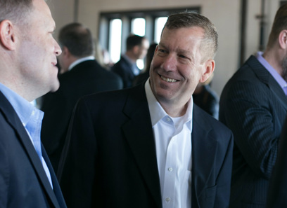 Strong Networks Are Priceless: The Right Mix of Players Is Key